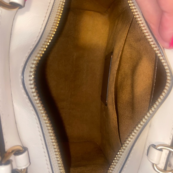 Cream coach bag with shoulder strap included - Picture 6 of 8